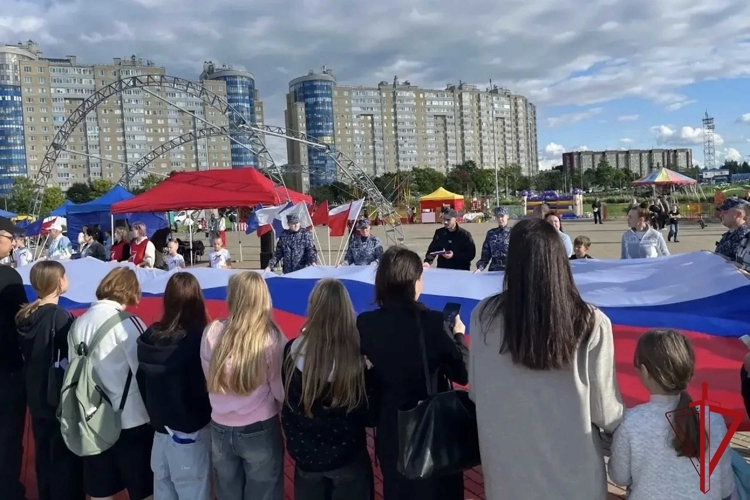 Росгвардейцы приняли участие в праздновании Дня Государственного флага в Санкт-Петербурге и Ленинградской области