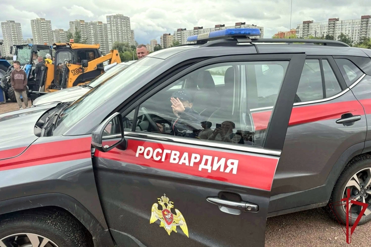 Росгвардейцы приняли участие в Большом семейном фестивале