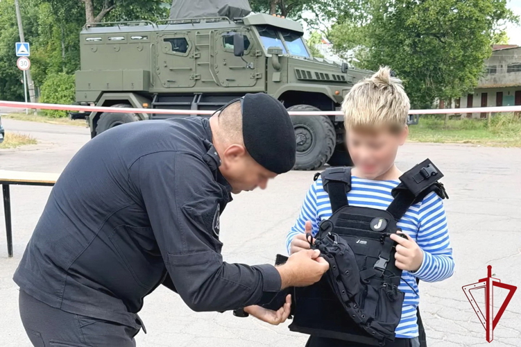 В Ленинградской области росгвардейцы приняли участие в патриотическом мероприятии "Крылатая пехота"