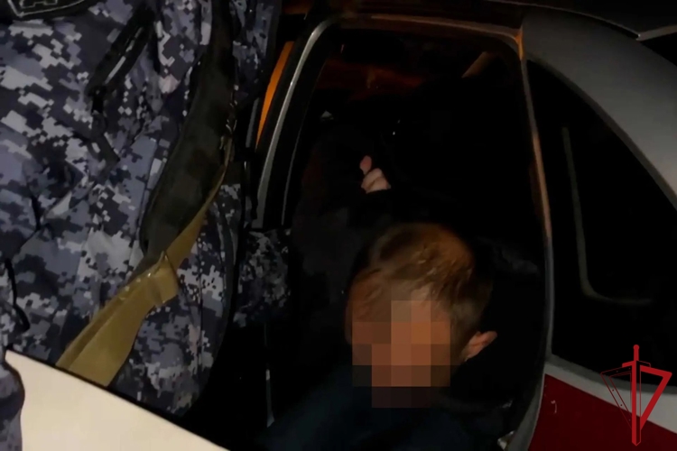 В Красногвардейском районе наряд вневедомственной охраны задержал нетрезвого водителя иномарки, врезавшегося в припаркованные автомобили