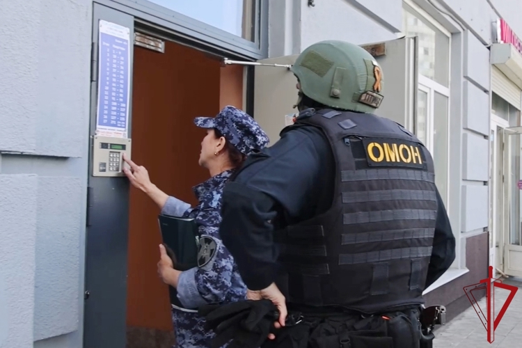 В Санкт-Петербурге сотрудники Росгвардии провели профилактические рейды по контролю за оборотом гражданского оружия