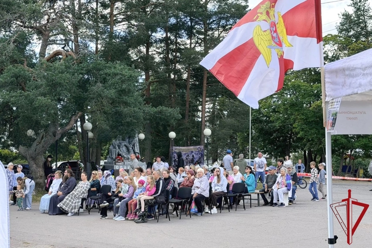 В Ленинградской области росгвардейцы приняли участие в патриотическом мероприятии "Крылатая пехота"