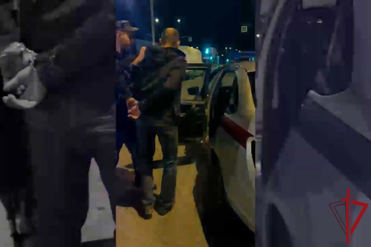 В Красногвардейском районе наряд вневедомственной охраны задержал нетрезвого водителя иномарки, врезавшегося в припаркованные автомобили