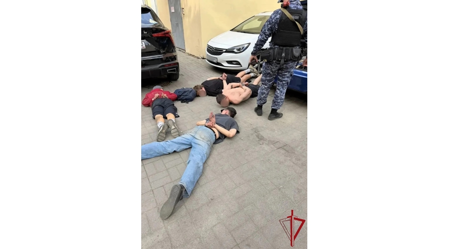 В Центральном районе росгвардейцы оперативно задержали хулигана, стрелявшего из пускового устройства рядом с жилыми домами