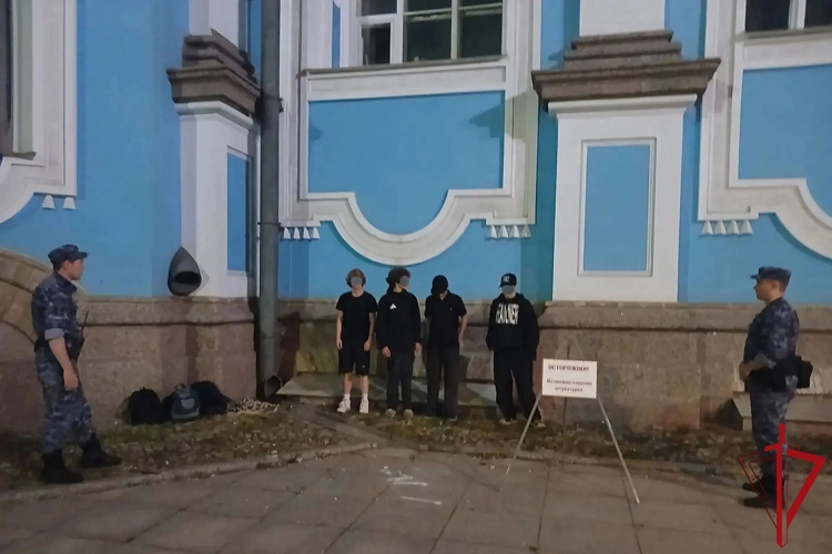 В Санкт-Петербурге росгвардейцы пресекли попытку руферов подняться на крышу одного из городских соборов
