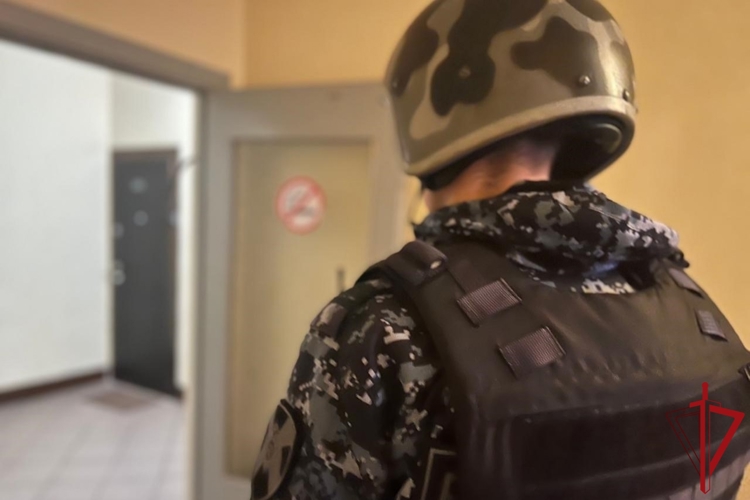 В Красногвардейском районе наряд Росгвардии задержал правонарушителя, напавшего на жительницу одного из ЖК