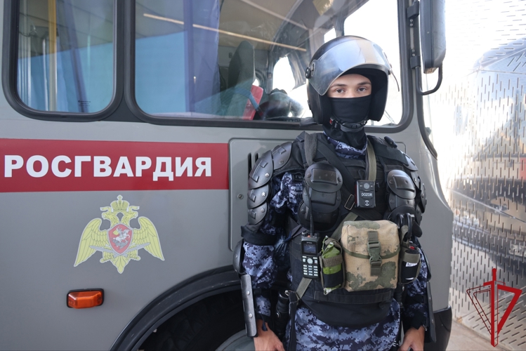 Сотрудники и военнослужащие Росгвардии обеспечили правопорядок при проведении матча "Зенит" - "Родина"