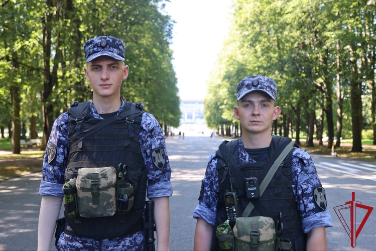Сотрудники и военнослужащие Росгвардии обеспечили правопорядок при проведении матча "Зенит" - "Родина"