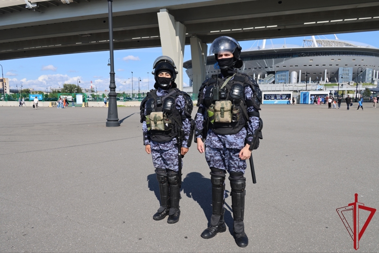Сотрудники и военнослужащие Росгвардии обеспечили правопорядок при проведении матча "Зенит" - "Родина"