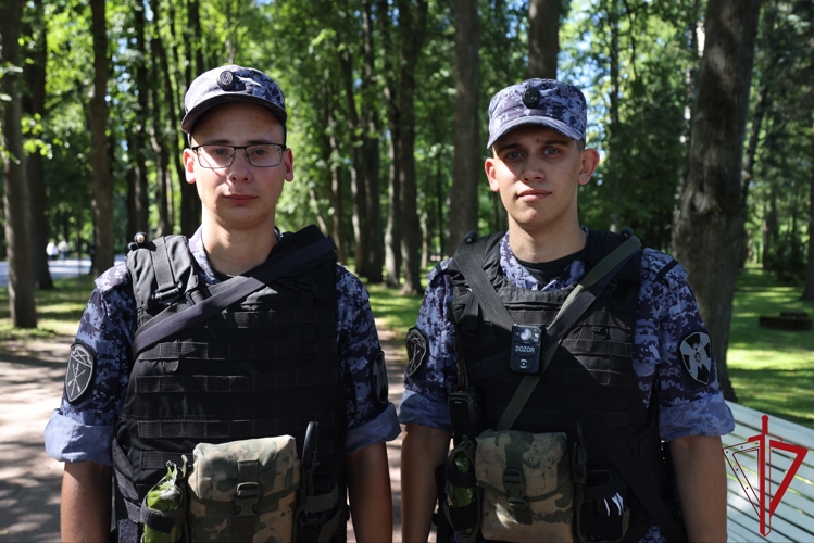 Сотрудники и военнослужащие Росгвардии обеспечили правопорядок при проведении матча "Зенит" - "Родина"
