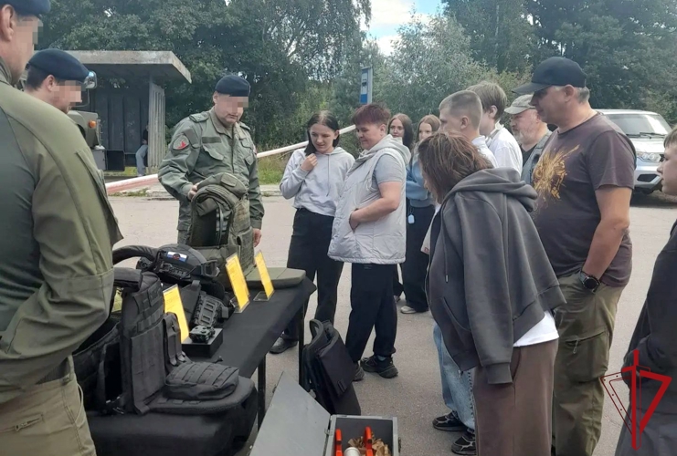 В Ленинградской области росгвардейцы приняли участие в патриотическом мероприятии "Крылатая пехота"