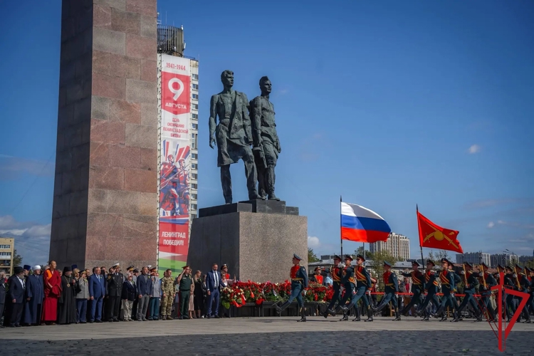 Делегация Росгвардии почтила память защитников Ленинграда