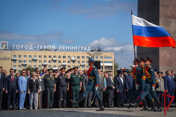 Делегация Росгвардии почтила память защитников Ленинграда