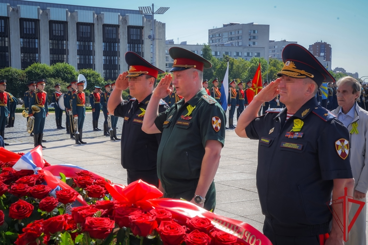 Делегация Росгвардии почтила память защитников Ленинграда