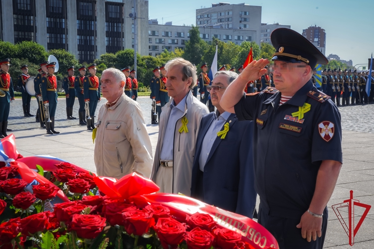Делегация Росгвардии почтила память защитников Ленинграда