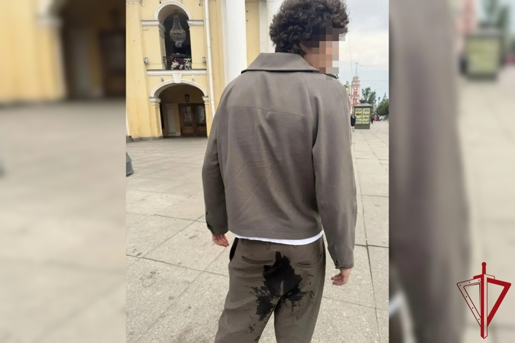 В центре Петербурга сотрудники Росгвардии задержали девушку, ранившую ножницами молодого человека