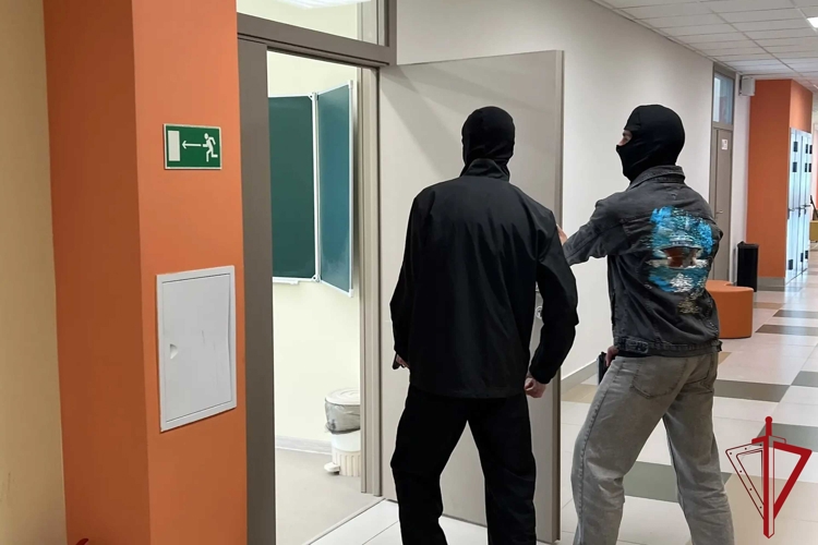 В Санкт-Петербурге и Ленинградской области сотрудники Росгвардии приняли участие во всероссийских учениях, прошедших на территории образовательных учреждений