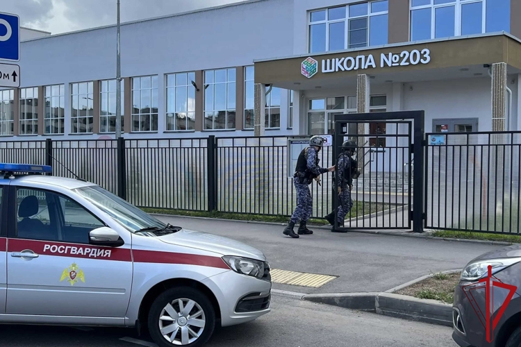 В Санкт-Петербурге и Ленинградской области сотрудники Росгвардии приняли участие во всероссийских учениях, прошедших на территории образовательных учреждений