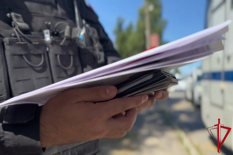 В Ленобласти сотрудники ОМОН Росгвардии оказали содействие полиции в проведении профилактического мероприятия