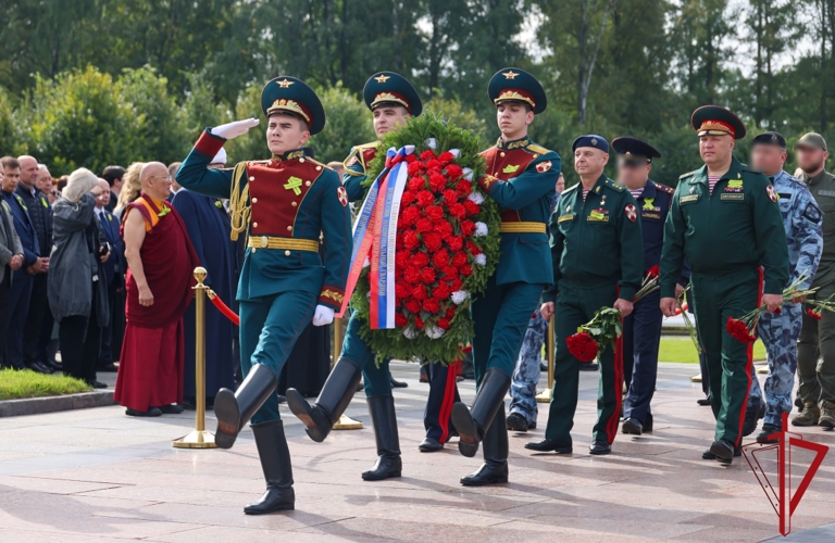 Представители Главного управления Росгвардии почтили память жертв блокады Ленинграда
