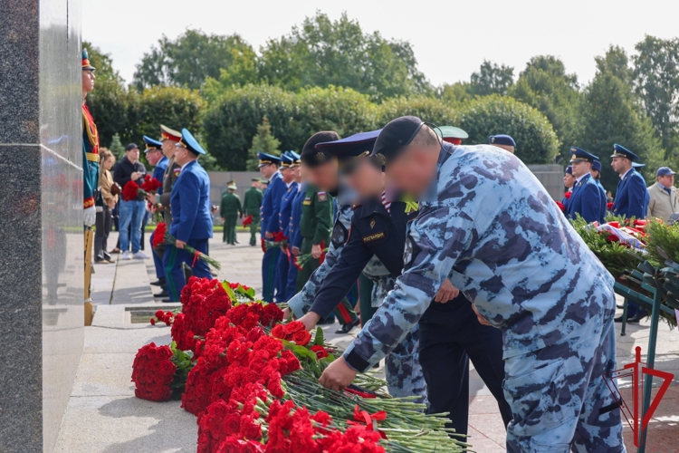 Представители Главного управления Росгвардии почтили память жертв блокады Ленинграда