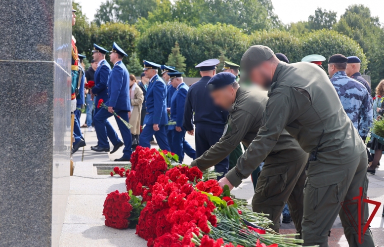 Представители Главного управления Росгвардии почтили память жертв блокады Ленинграда