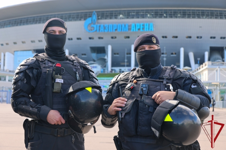Подразделения Росгвардии обеспечили правопорядок во время футбольного матча «Зенит» – «Локомотив»