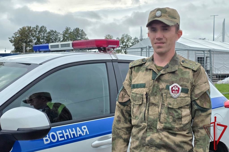 В Санкт-Петербурге сотрудники и военнослужащие Росгвардии обеспечили правопорядок при проведении футбольного матча "Зенит" - "Динамо Мх"