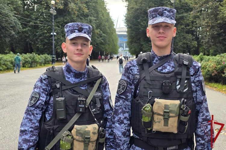 В Санкт-Петербурге сотрудники и военнослужащие Росгвардии обеспечили правопорядок при проведении футбольного матча "Зенит" - "Динамо Мх"