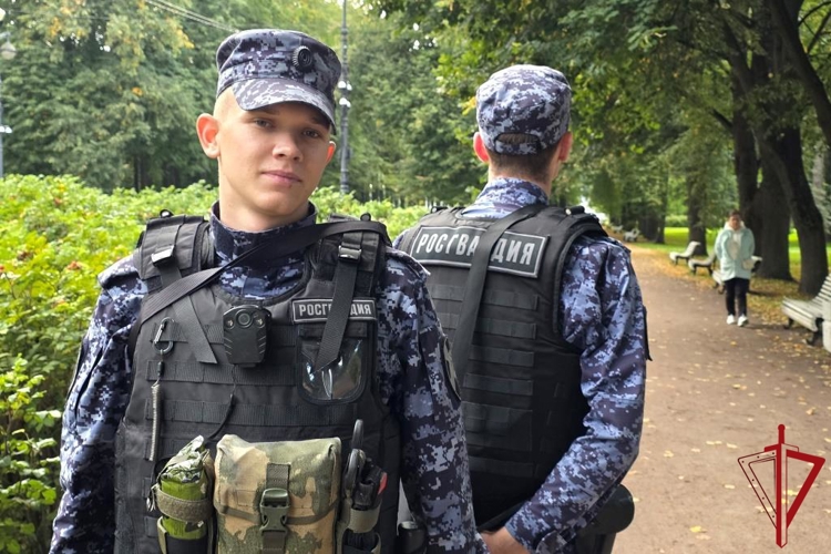 В Санкт-Петербурге сотрудники и военнослужащие Росгвардии обеспечили правопорядок при проведении футбольного матча "Зенит" - "Динамо Мх"