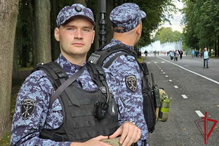 В Санкт-Петербурге сотрудники и военнослужащие Росгвардии обеспечили правопорядок при проведении футбольного матча "Зенит" - "Динамо Мх"