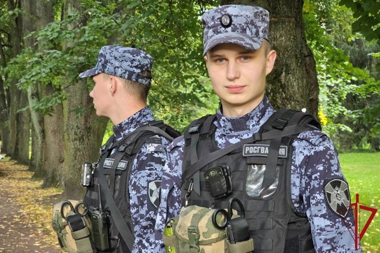 В Санкт-Петербурге сотрудники и военнослужащие Росгвардии обеспечили правопорядок при проведении футбольного матча "Зенит" - "Динамо Мх"