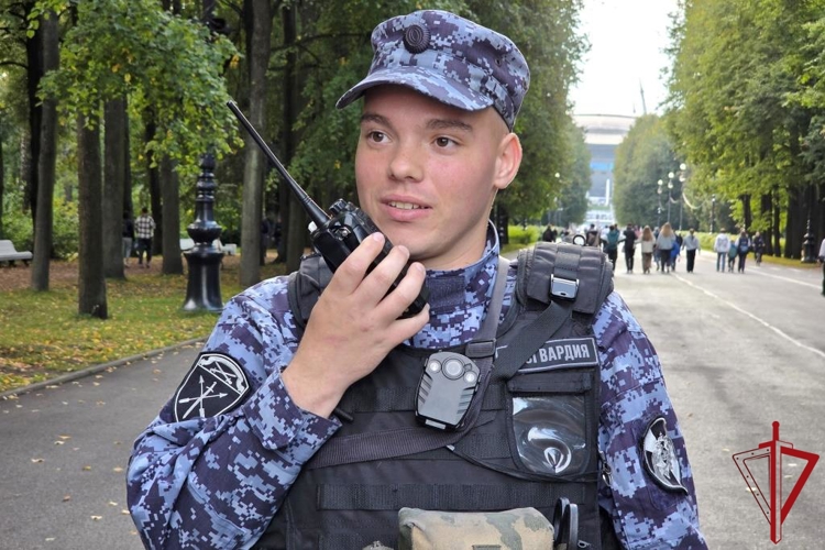 В Санкт-Петербурге сотрудники и военнослужащие Росгвардии обеспечили правопорядок при проведении футбольного матча "Зенит" - "Динамо Мх"