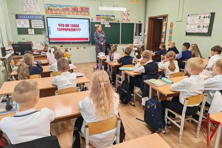 Представители Росгвардии провели встречи со школьниками, посвященные Дню солидарности в борьбе с терроризмом