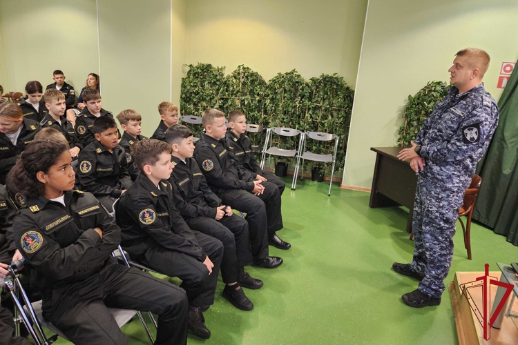 Представители Росгвардии провели встречи со школьниками, посвященные Дню солидарности в борьбе с терроризмом