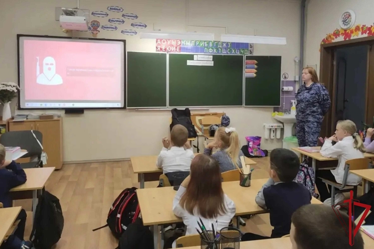 Представители Росгвардии провели встречи со школьниками, посвященные Дню солидарности в борьбе с терроризмом