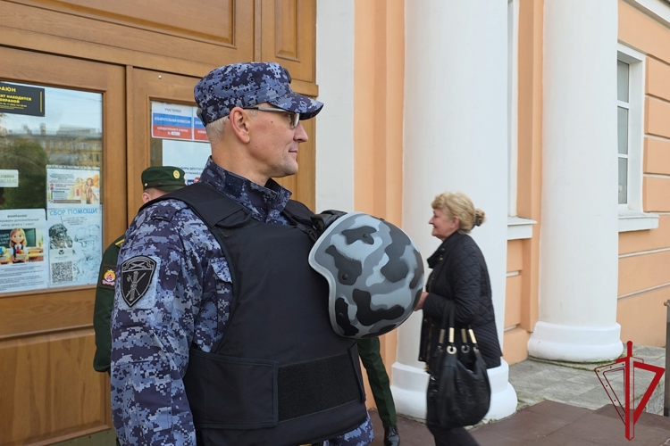 Сотрудники Росгвардии приняли участие в обеспечении правопорядка и безопасности в Единый день голосования в Санкт-Петербурге и Ленобласти