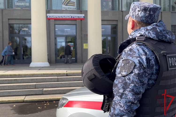 Сотрудники Росгвардии приняли участие в обеспечении правопорядка и безопасности в Единый день голосования в Санкт-Петербурге и Ленобласти