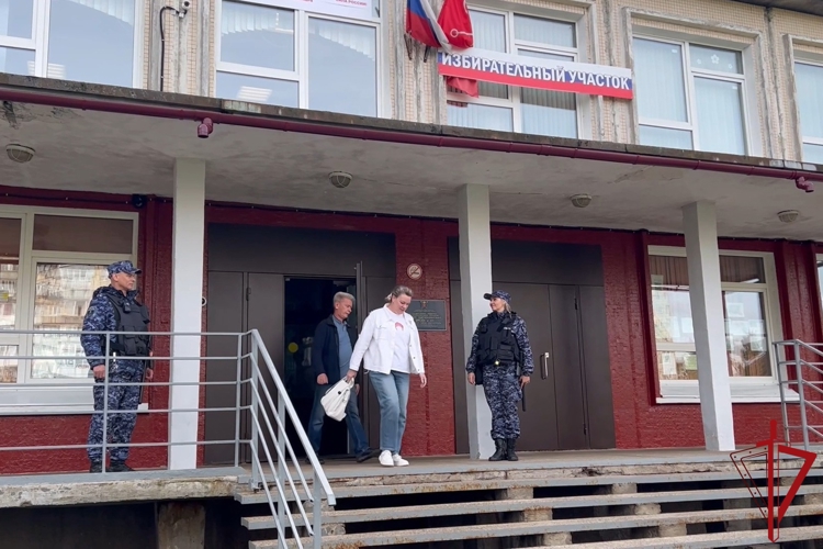 Сотрудники Росгвардии приняли участие в обеспечении правопорядка и безопасности в Единый день голосования в Санкт-Петербурге и Ленобласти