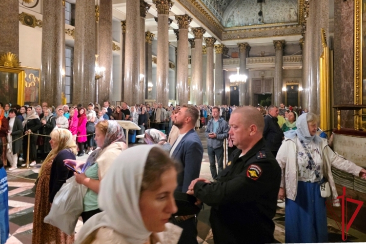 Росгвардейцы обеспечили правопорядок и безопасность во время пребывания в Санкт-Петербурге мощей святителя Спиридона Тримифунтского