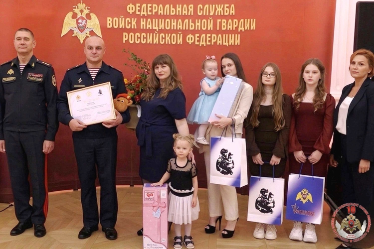 Многодетная семья росгвардейца из Ленобласти была приглашена на торжественный прием в Москве