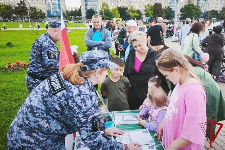 В Киришах сотрудники Росгвардии приняли участие в фестивале, посвященном Дню знаний