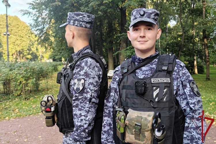 В Санкт-Петербурге сотрудники и военнослужащие Росгвардии обеспечили правопорядок при проведении футбольного матча "Зенит" - "Динамо Мх"
