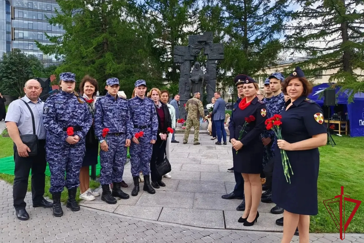 В Петербурге представители Росгвардии почтили память жертв терроризма
