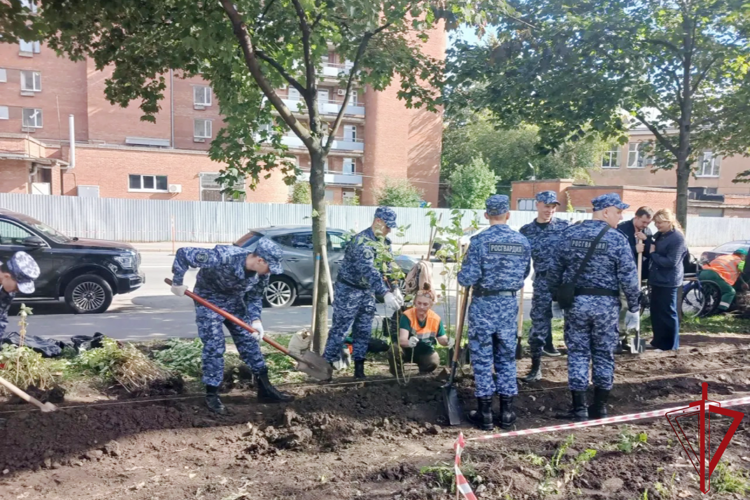 В Санкт-Петербурге сотрудники Росгвардии приняли участие в экологическом мероприятии