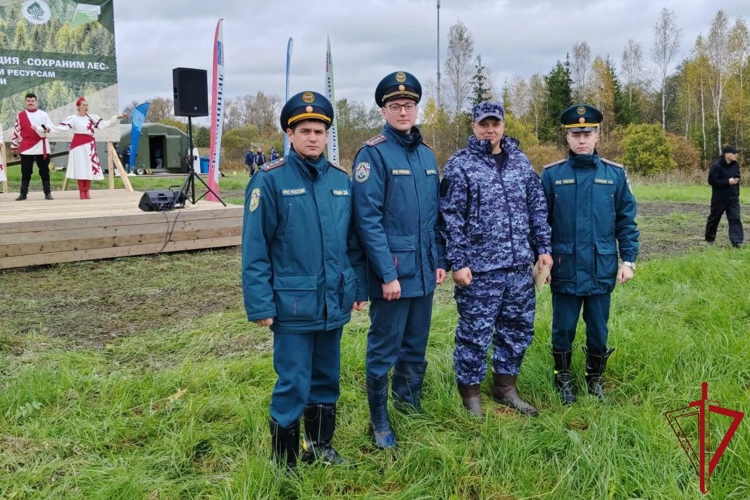 В Ленобласти представители Росгвардии приняли участие во Всероссийской экологической акции «Сохраним лес»