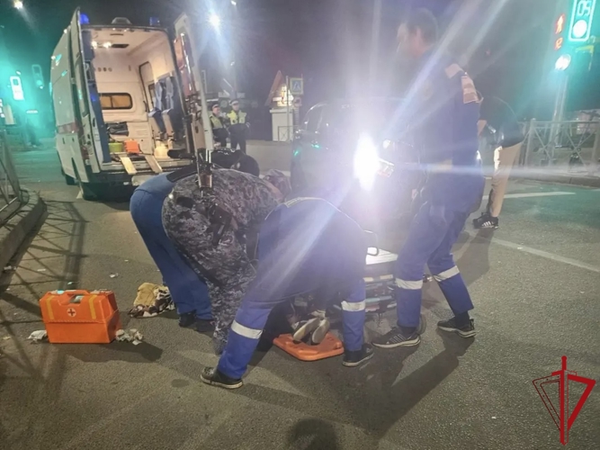 Во Всеволожске сотрудники Росгвардии оказали помощь двум женщинам, пострадавшим в ДТП на пешеходном переходе