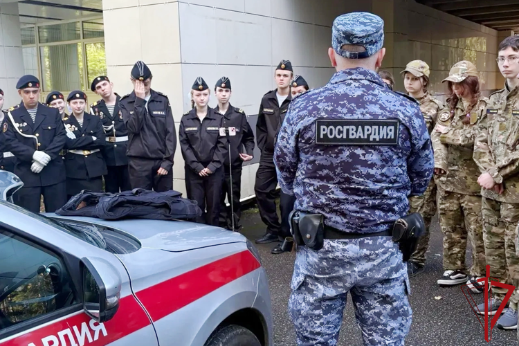 Сотрудники Росгвардии приняли участие в открытии Регионального слета кадетских классов Санкт-Петербурга
