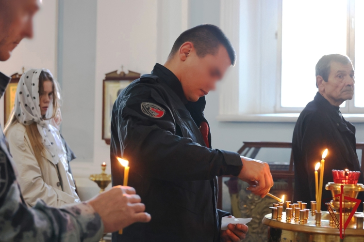 В Князь-Владимирском соборе состоялся молебен, посвящённый 10-летию ГУ Росгвардии