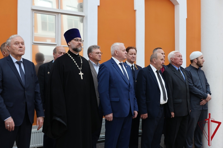 В Санкт-Петербурге отметили 10-летие образования ГУ Росгвардии и 60-летие специального моторизованного Измайловского полка
